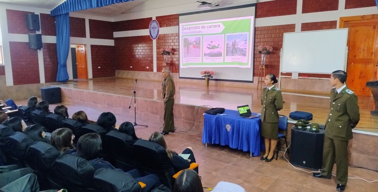 Carabineros de Chile dicta Charla vocacional para estudiantes de 4° Medio